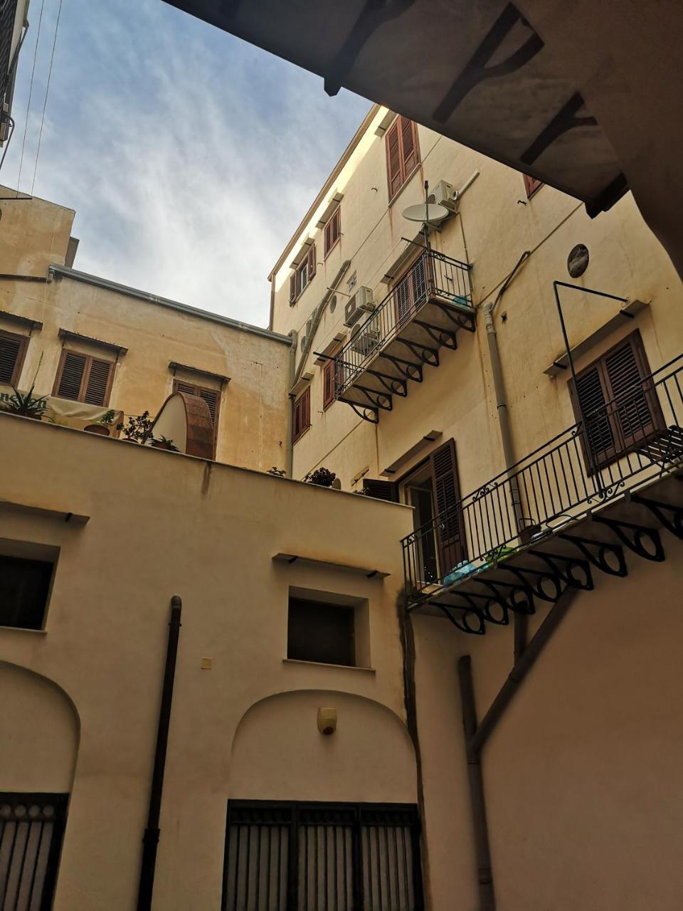 Sunshine Hostal